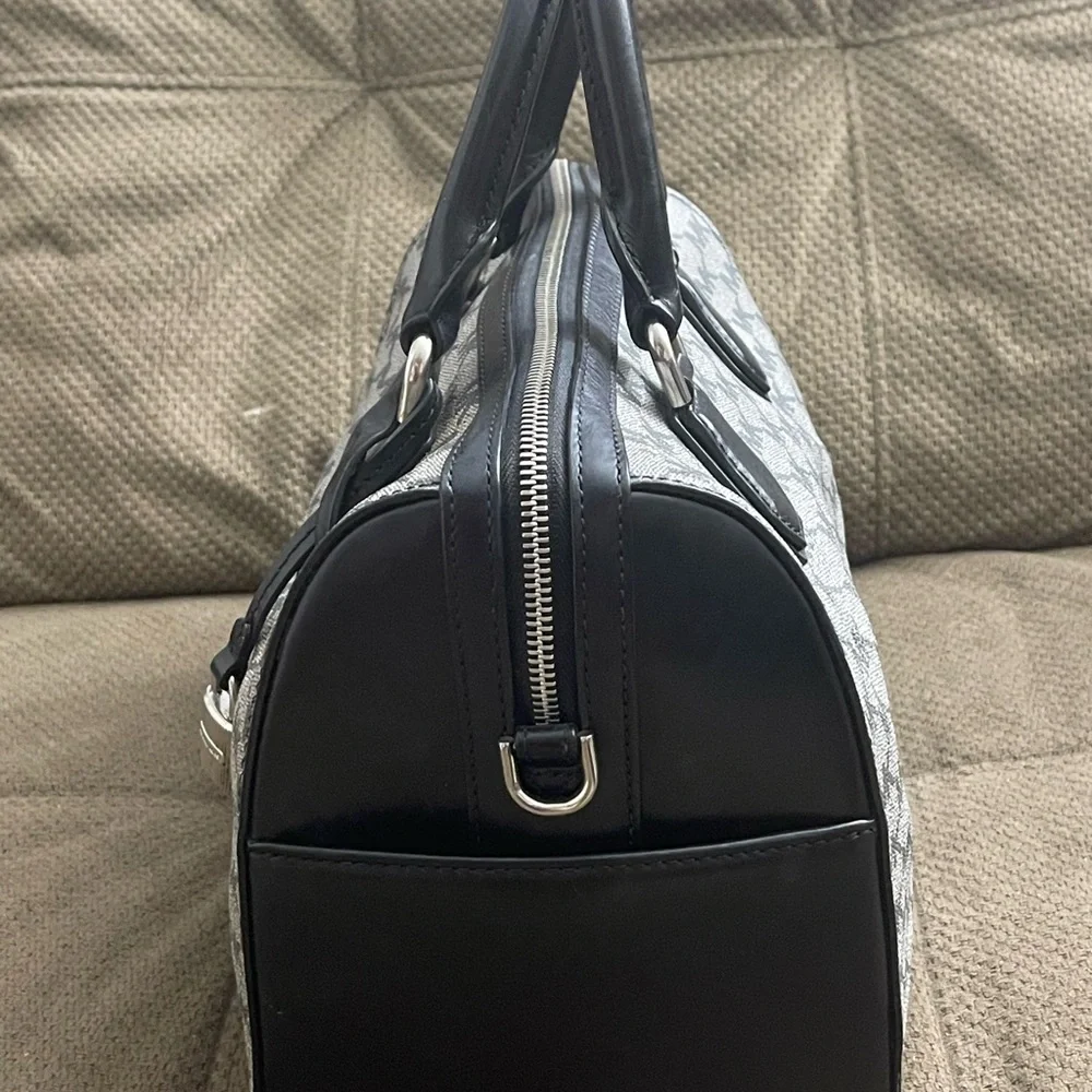 Michael Kors Signature MK Bedford Satchel in Gray/Black